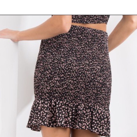 Black Floral Crop Top Skirt Set - Picture 4 of 5